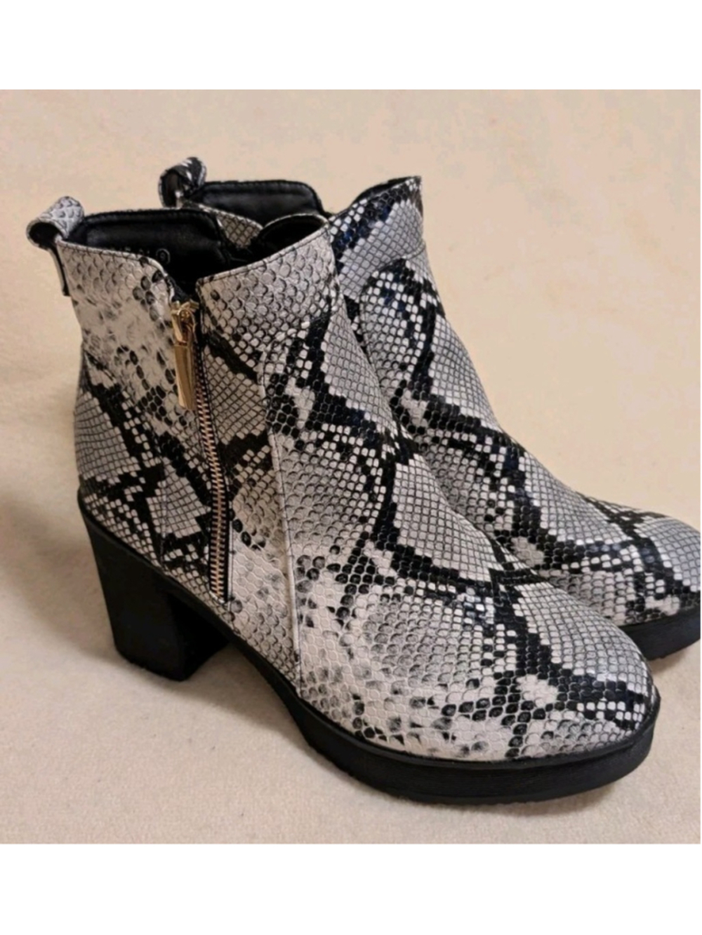 Nature Breeze Goldie Snake Print Block Heel Ankle Boots Size 9 S102